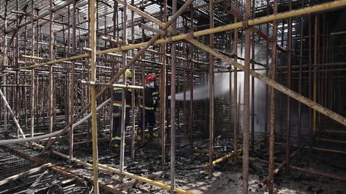 鄂尔多斯市建设工程施工现场起火 消防部门迅速响应化解危机